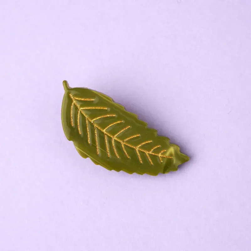 Φωτογραφία από Chestnut Leaf Hair Clip