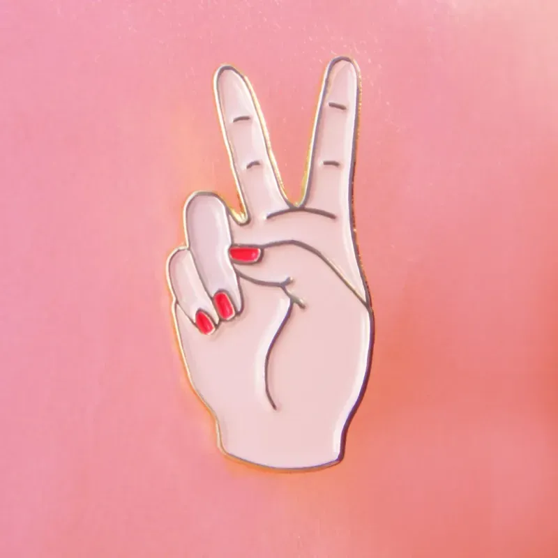 Φωτογραφία από Peace Out Pin