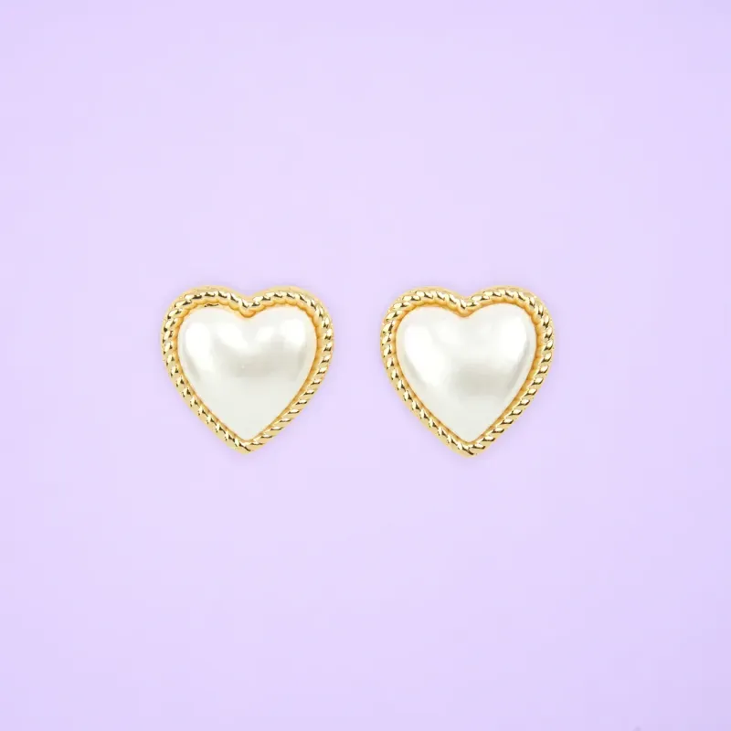 Φωτογραφία από Pearl Heart Earrings